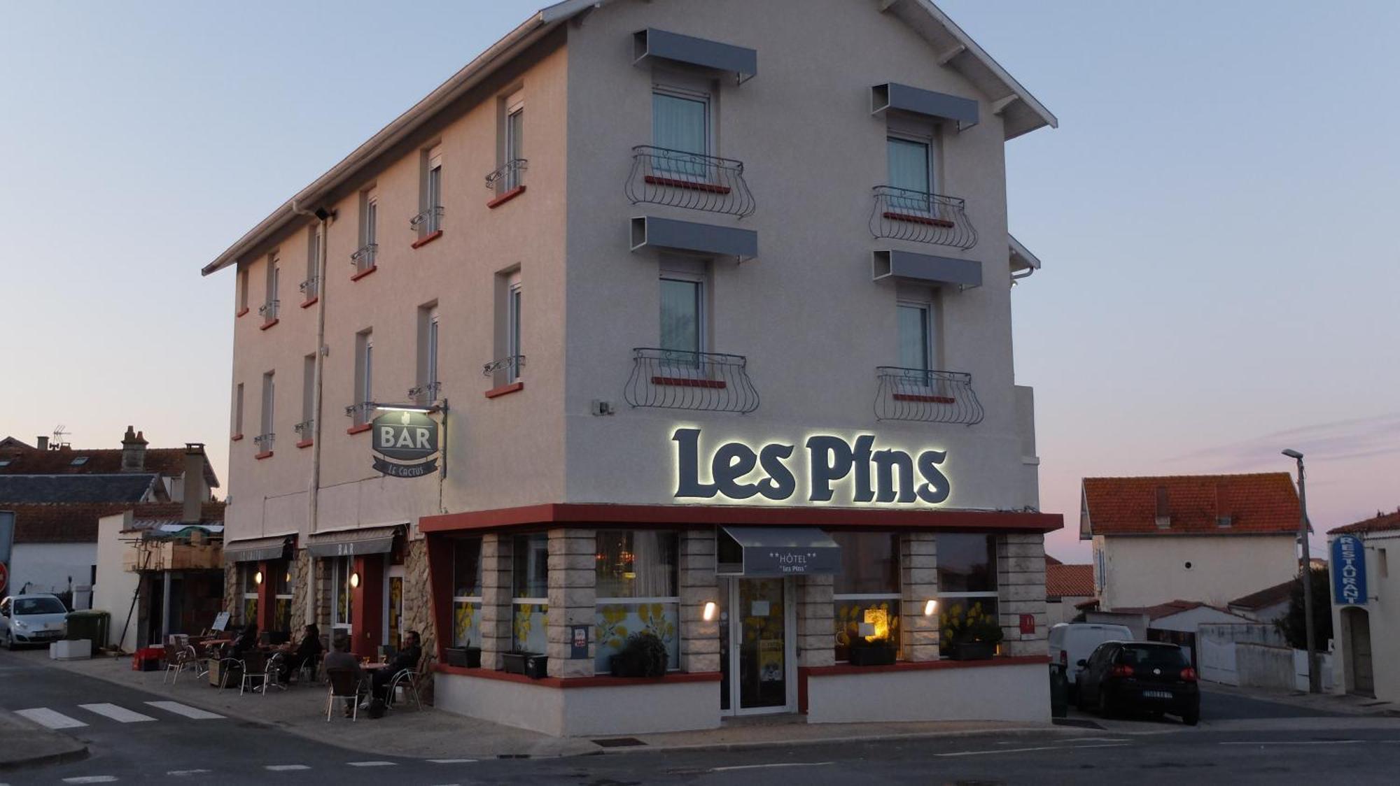 Hotel Les Pins 생-트로장-레-뱅 외부 사진