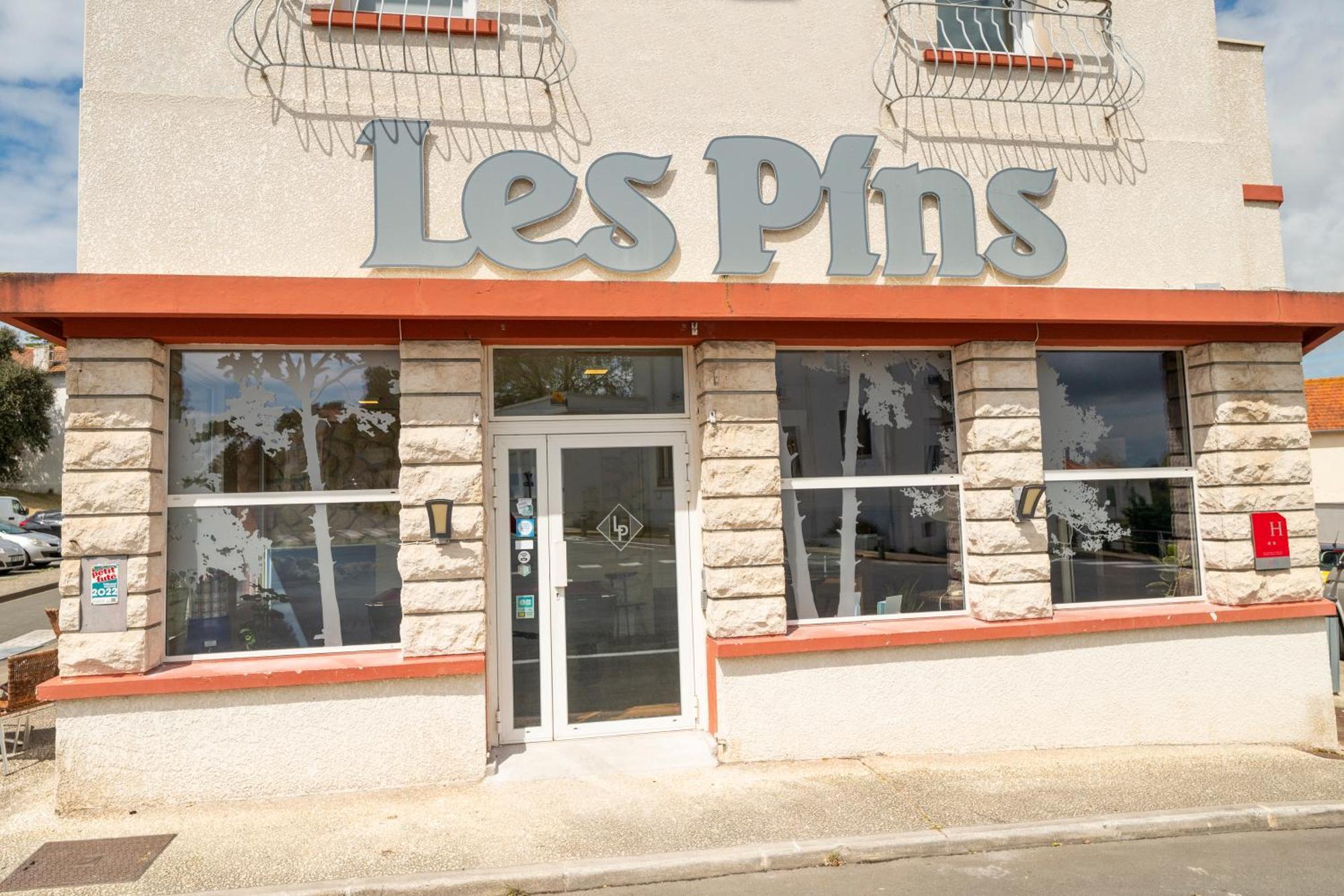 Hotel Les Pins 생-트로장-레-뱅 외부 사진